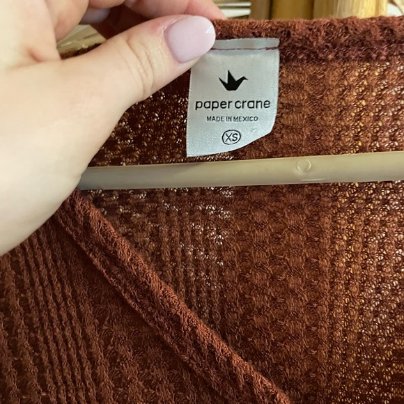 Button tied top - Picture 3 of 4